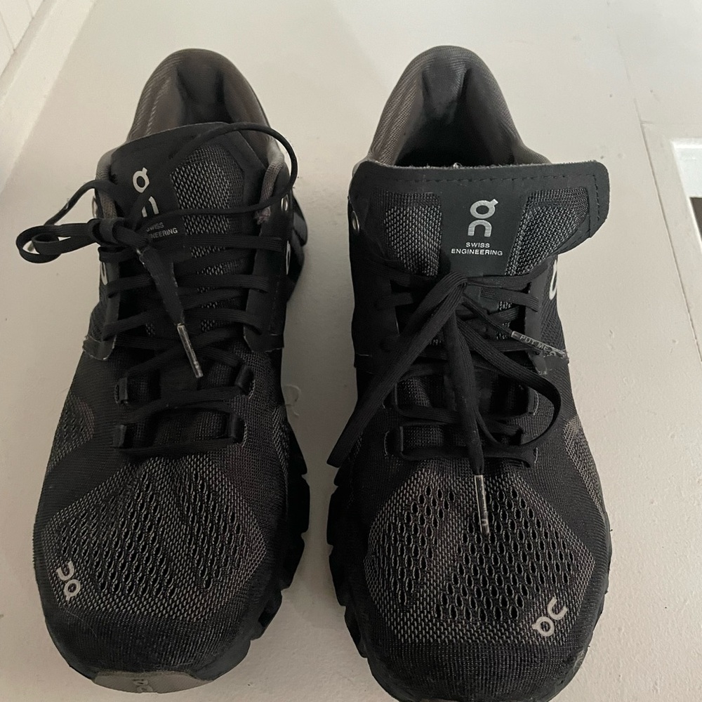 On cloud men’s 8